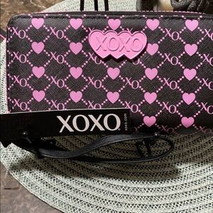 NWT XOXO Black and Pink Women's wristlet
